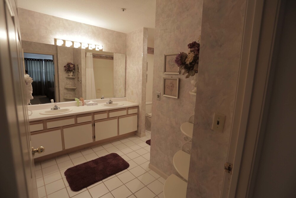 Luxury Condo, 4 Bedrooms - Bathroom