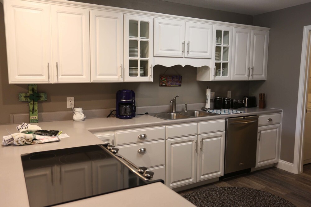 Luxury Condo, 2 Bedrooms - In-Room Kitchen
