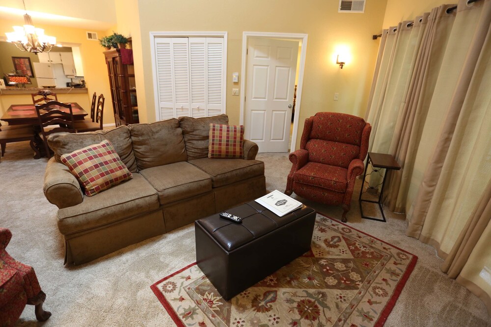 Luxury Condo, 4 Bedrooms - Living Area