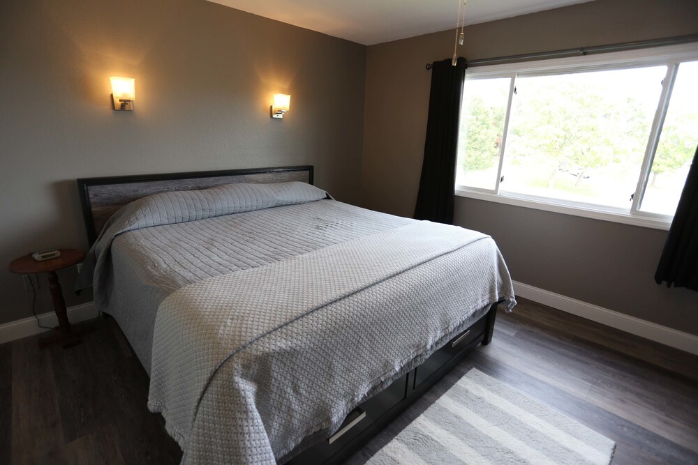 Luxury Condo, 2 Bedrooms - Guestroom