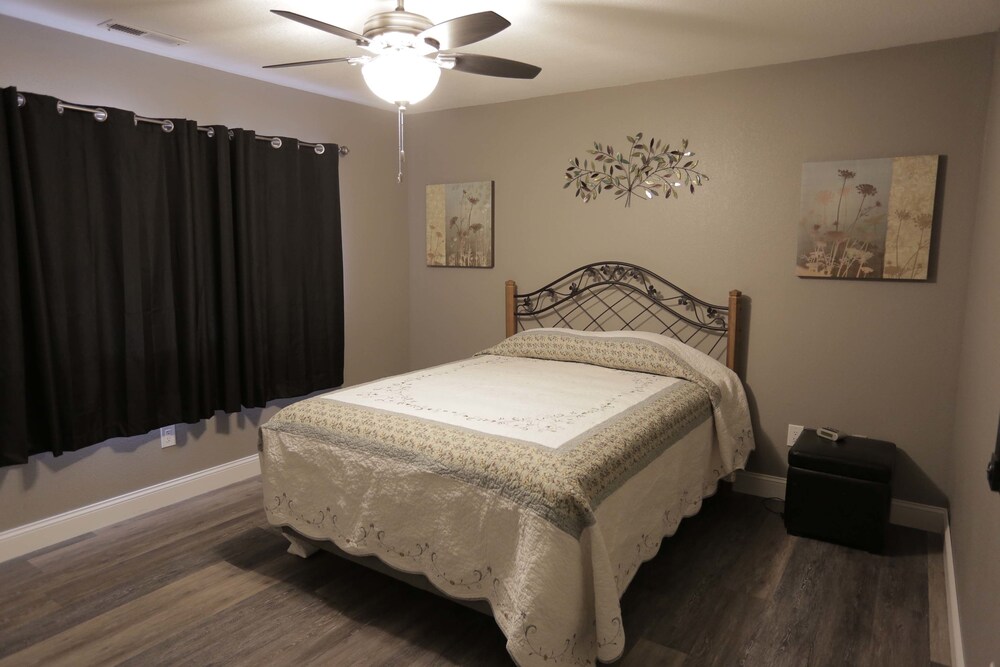 Luxury Condo, 2 Bedrooms - Guestroom