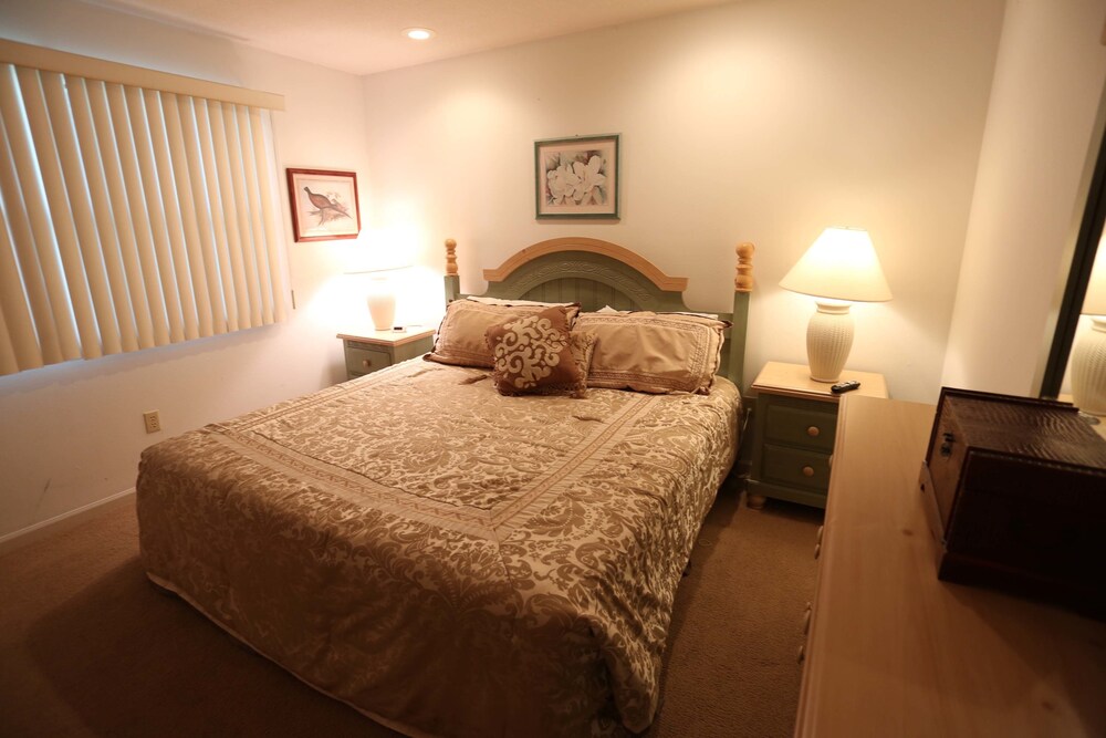 Deluxe Condo, 2 Bedrooms, 2 Bathrooms - Guestroom