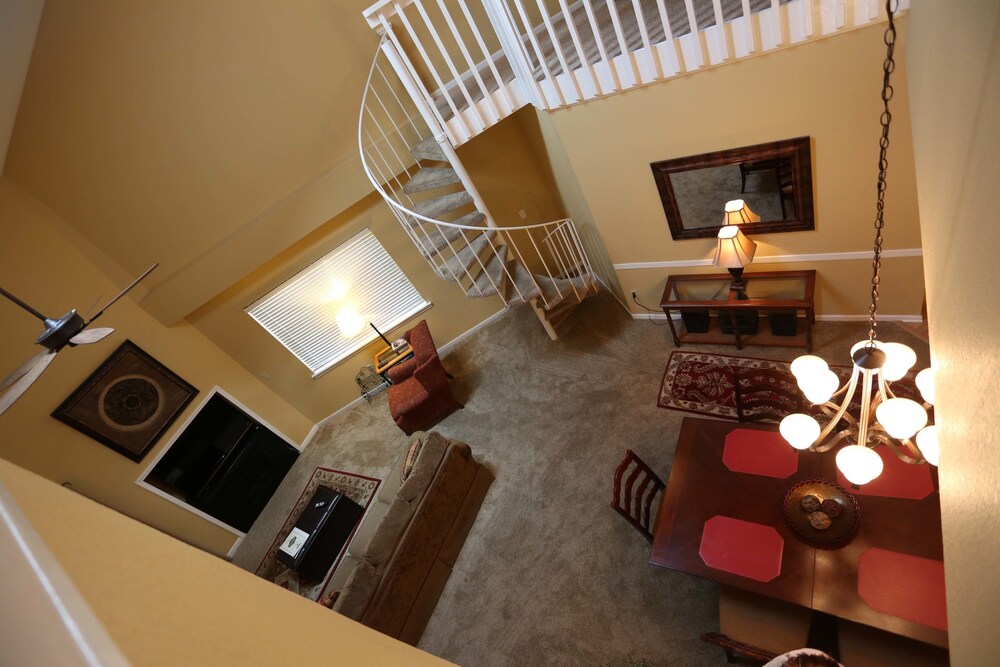 Luxury Condo, 4 Bedrooms - Living Area