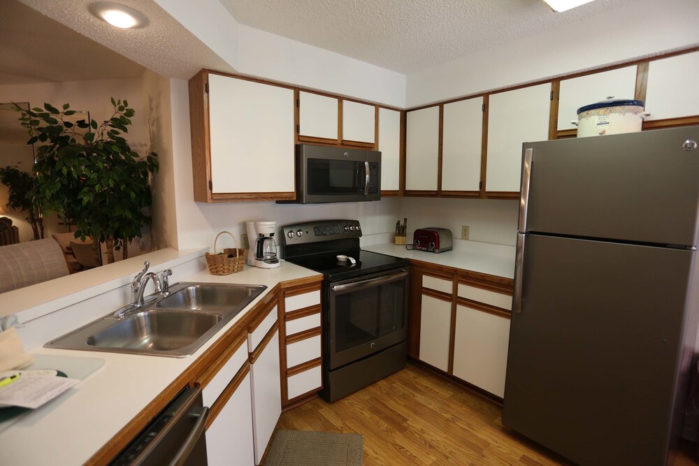 Luxury Condo, 2 Bedrooms - In-Room Kitchen