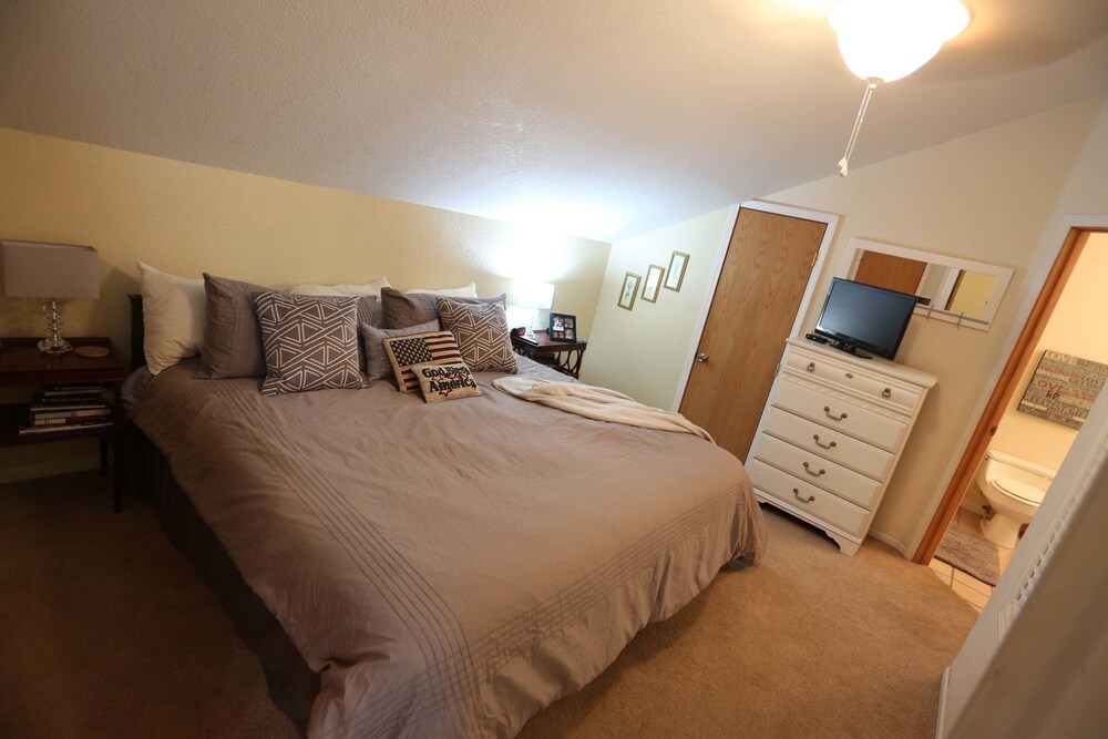 Luxury Condo, 3 Bedrooms (3 Bath) - Guestroom