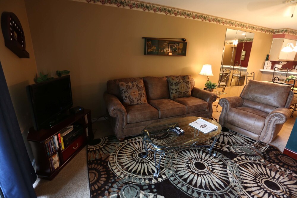 Deluxe Condo, 2 Bedrooms, 2 Bathrooms - Living Area