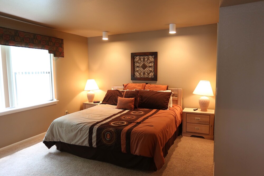 Luxury Condo, 3 Bedrooms (3 Bath) - Guestroom