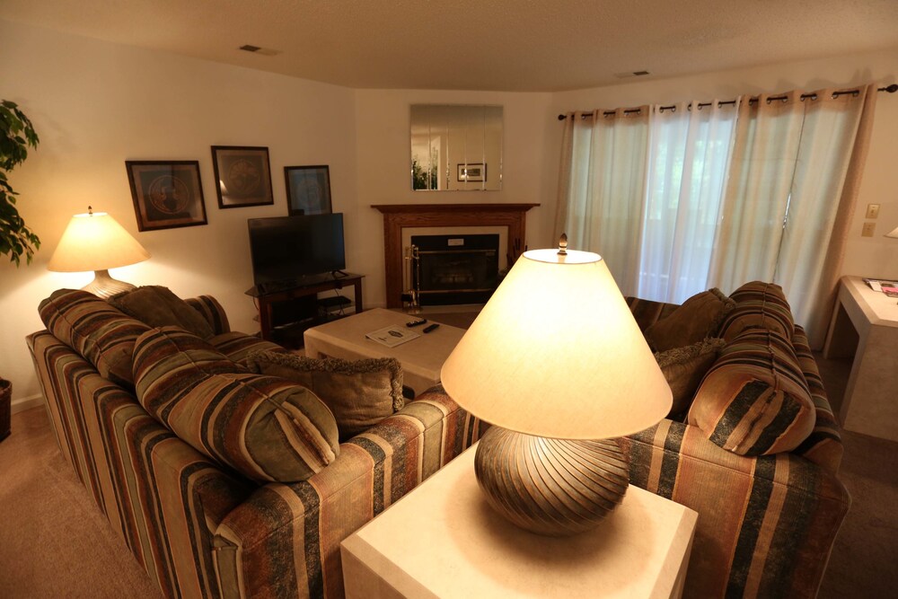 Luxury Condo, 2 Bedrooms - Living Area