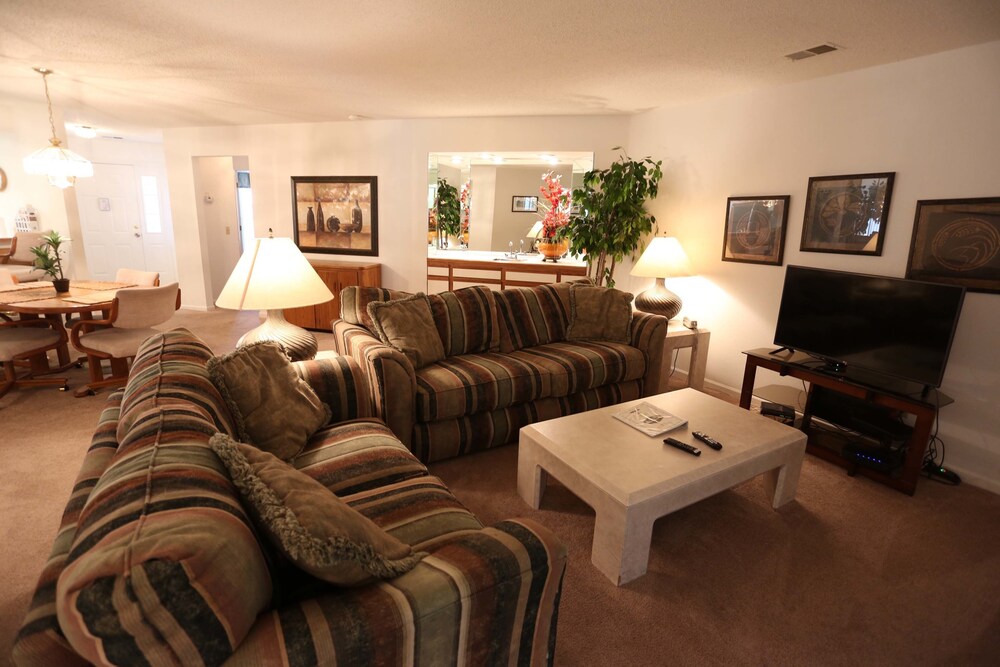 Luxury Condo, 2 Bedrooms - Living Area