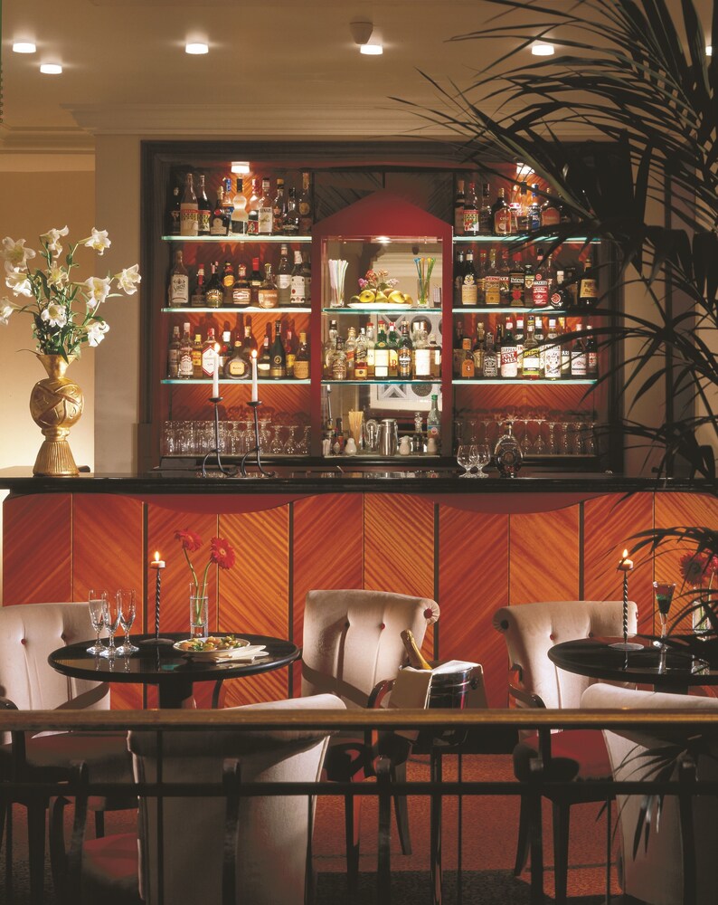 Hotel Bar