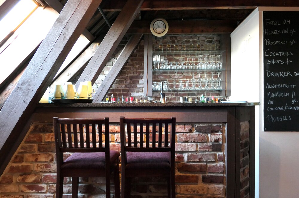 Hotel Bar
