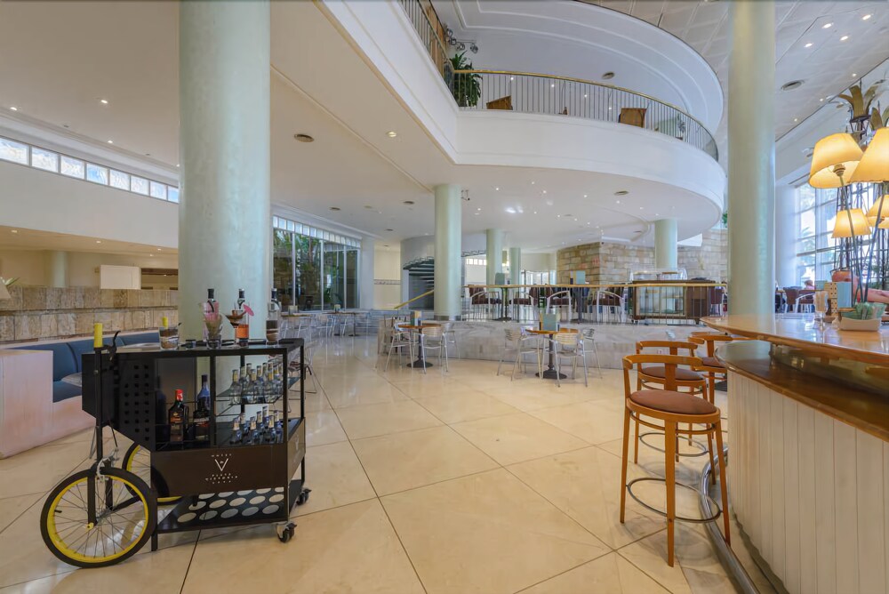 Hotel Bar