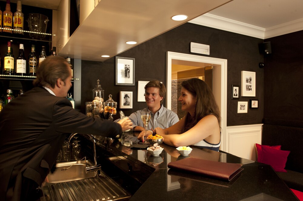 Hotel Bar