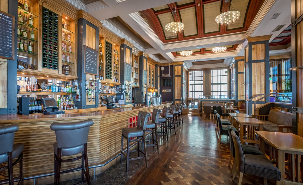 Hotel Bar