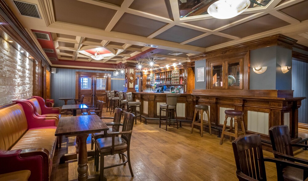 Hotel Bar