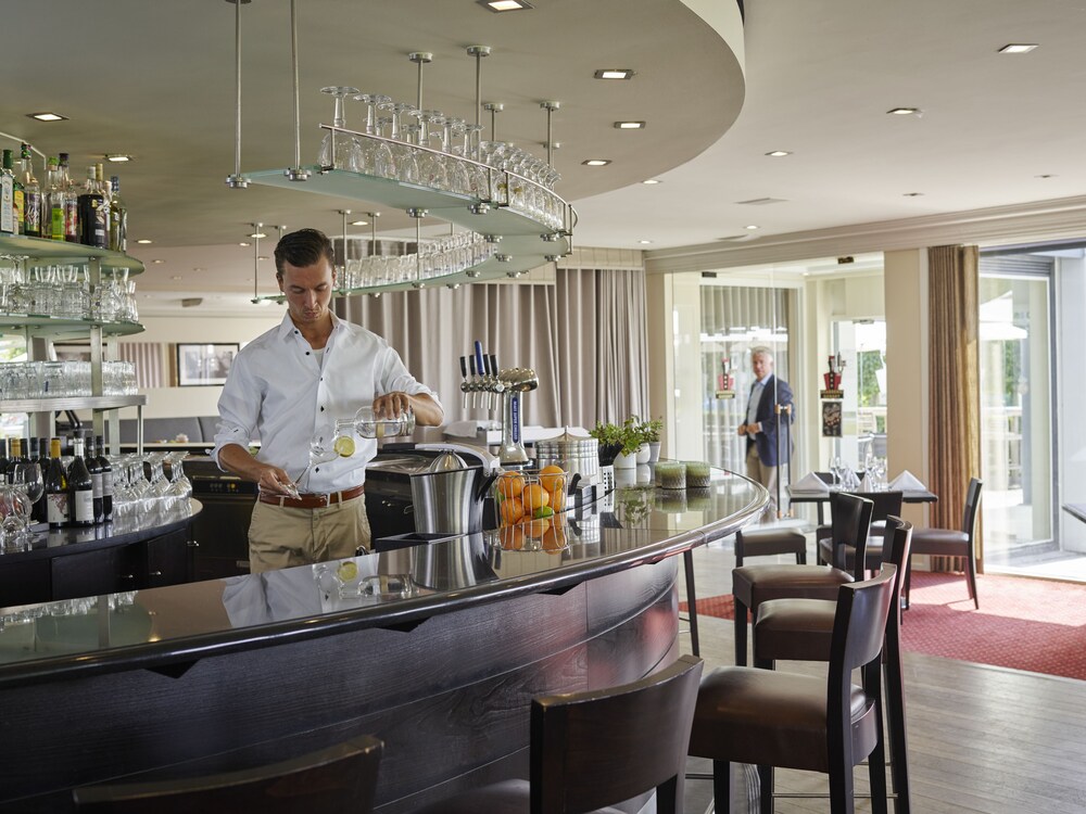 Hotel Bar