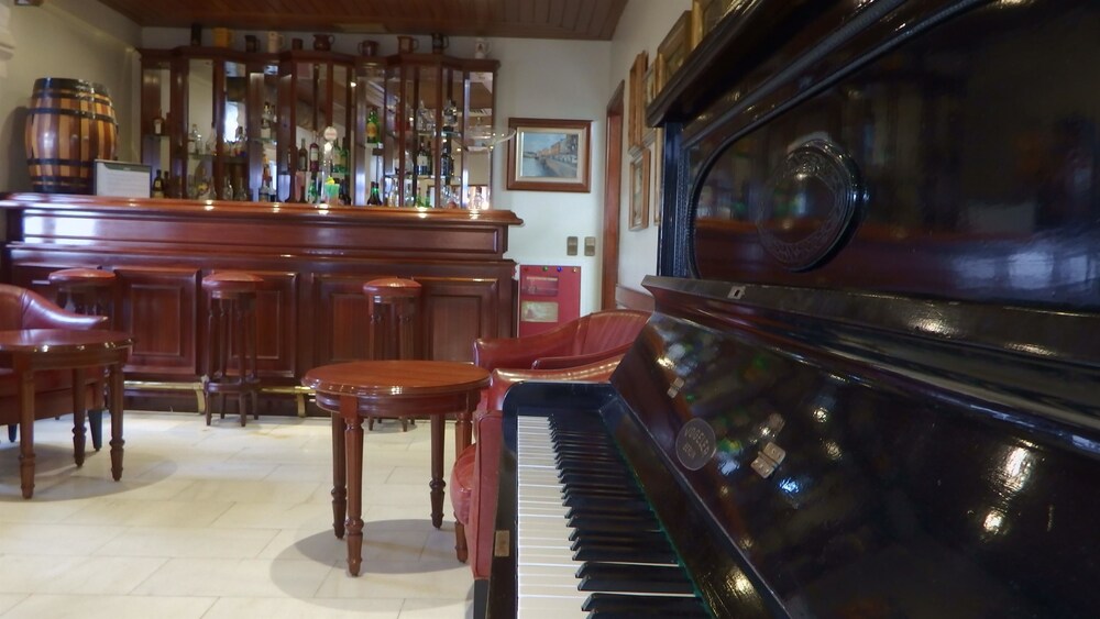 Hotel Bar