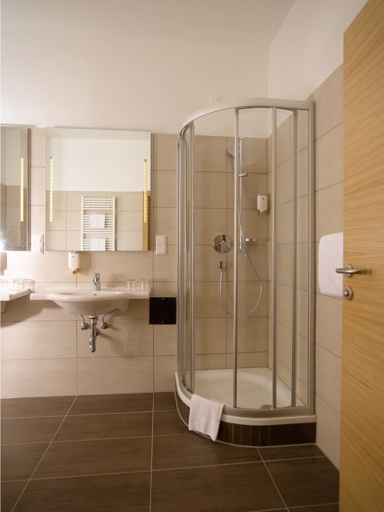 Dusche im Bad