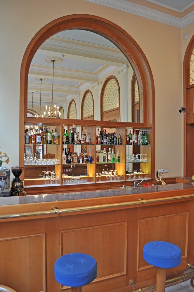 Hotel Lounge