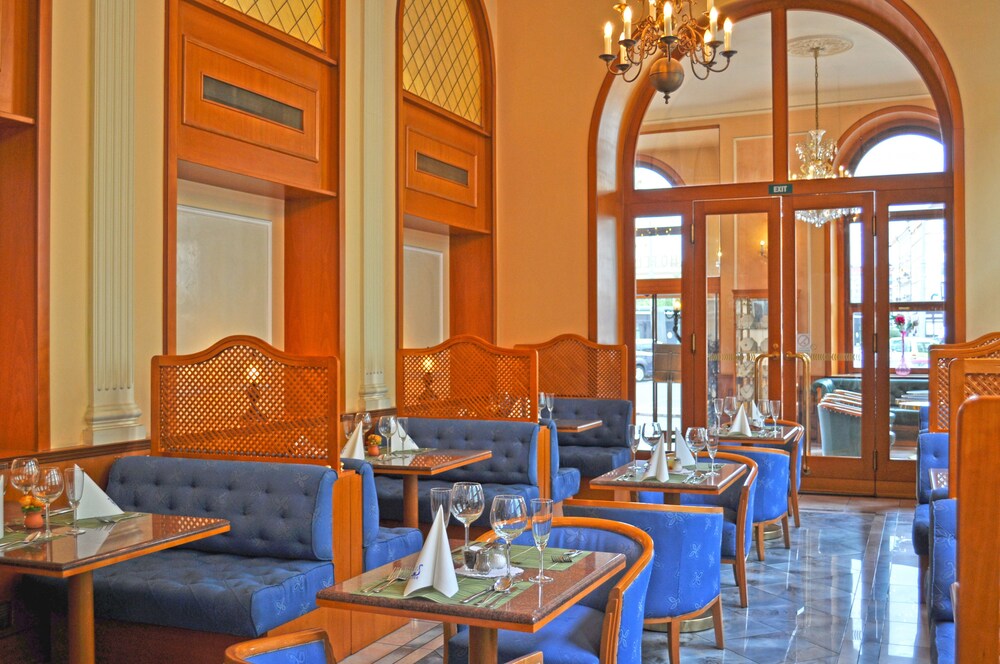 Hotel Lounge