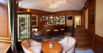 Hotel Lounge