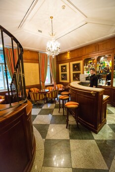 Hotel Bar