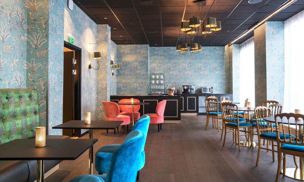 Hotel Bar