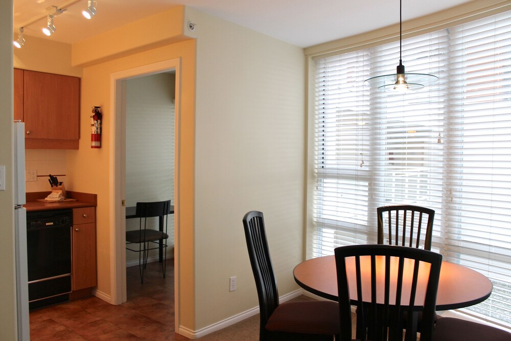 One Bedroom Suite with Full Kitchen & Washer-Dryer - Living Area
