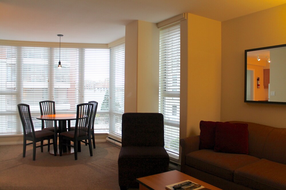 One Bedroom Suite with Full Kitchen & Washer-Dryer - Living Area