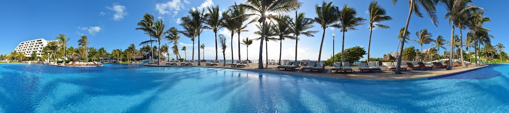 Outdoor pool, Grand Oasis Cancun All Inclusive