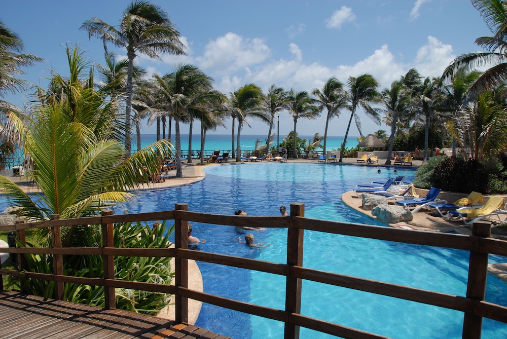 Outdoor pool, Grand Oasis Cancun All Inclusive