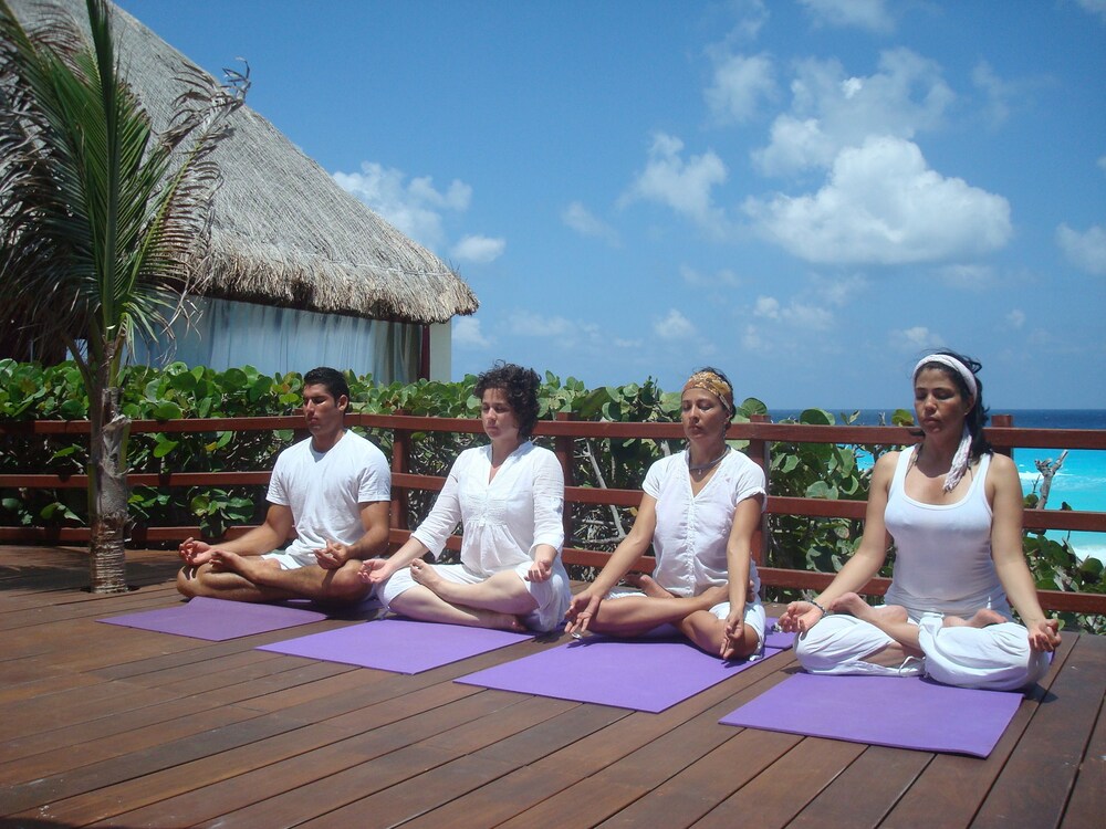 Yoga, Grand Oasis Cancun All Inclusive