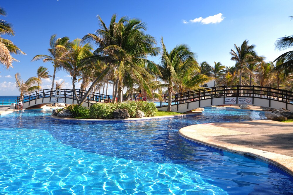 Outdoor pool, Grand Oasis Cancun All Inclusive