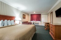 Standard Room, 2 Queen Beds, Non Smoking, Jetted Tub