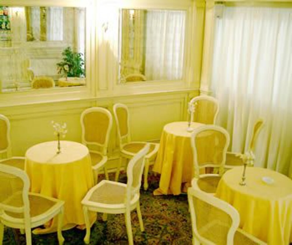 Hotel Lounge