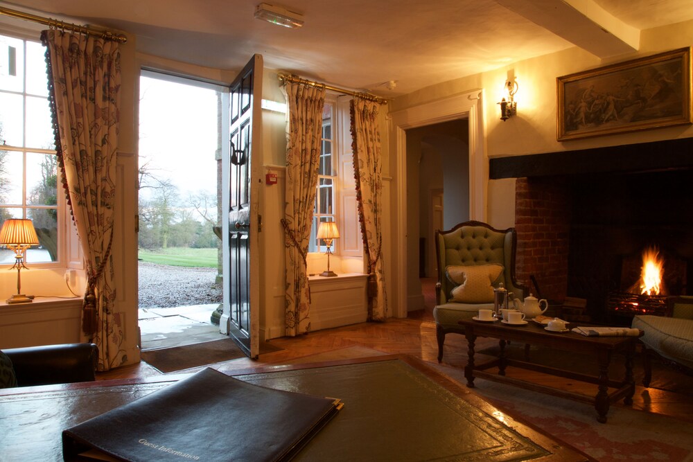 Hotel Lounge