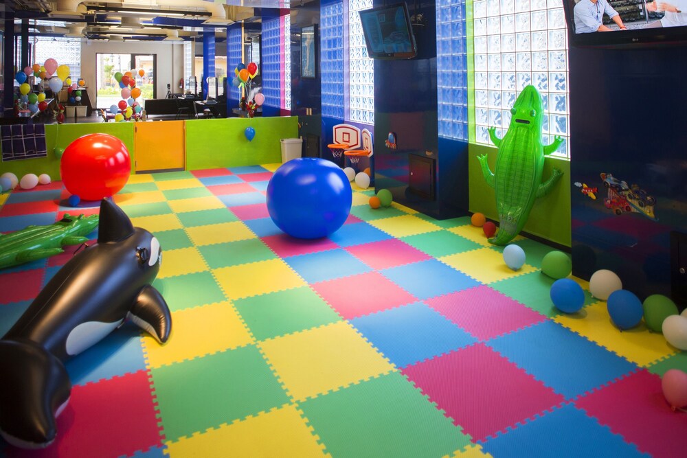 Zona de juegos infantil cubierta