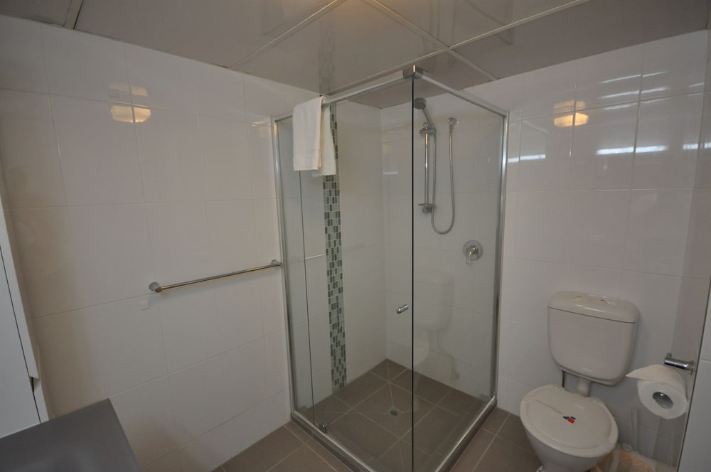 One Bedroom - Budget - Bathroom