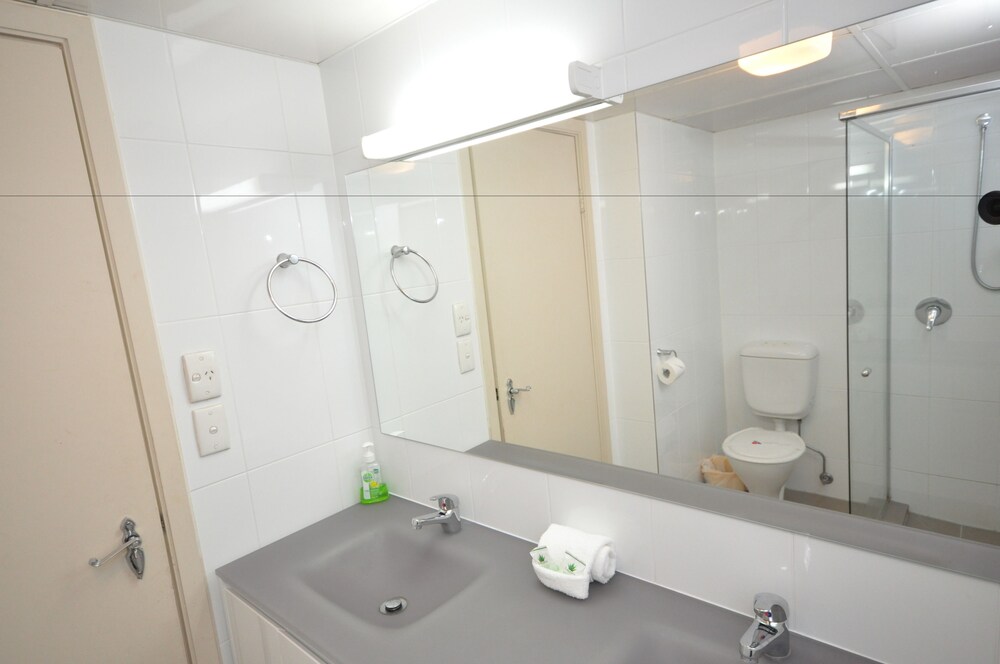 One Bedroom - Budget - Bathroom