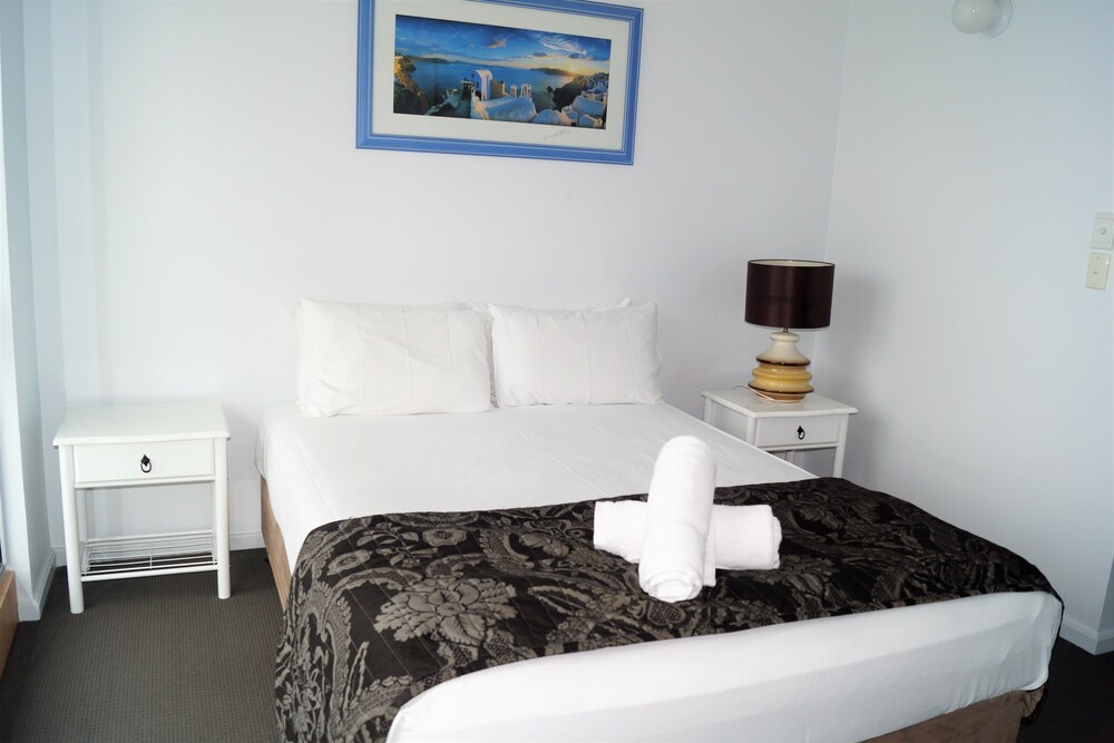 One Bedroom - Superior - 1 Night72 - Guestroom