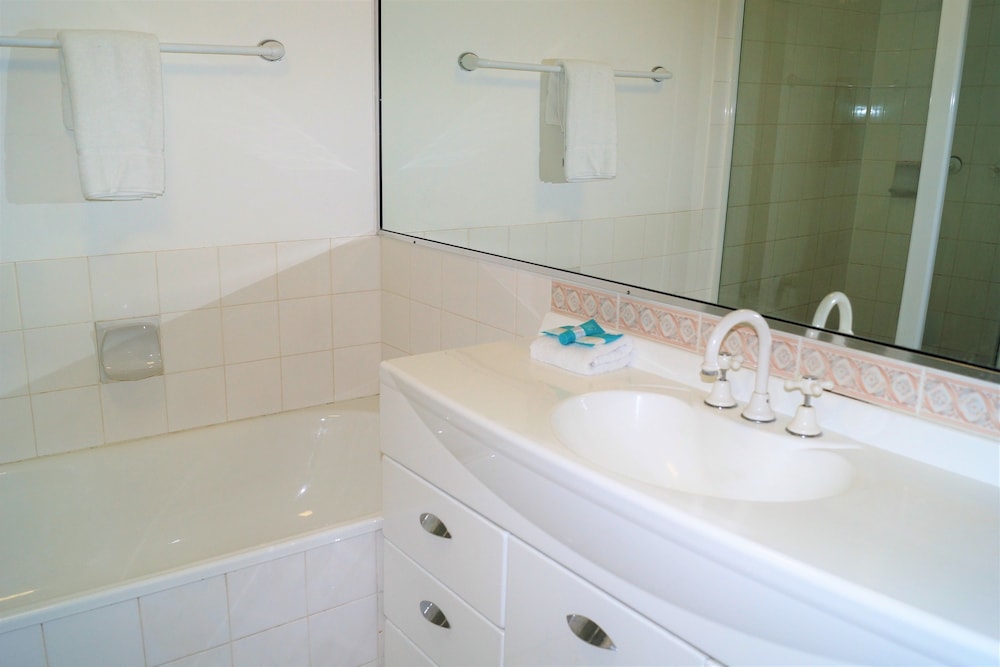 One Bedroom - Superior - 1 Night72 - Bathroom