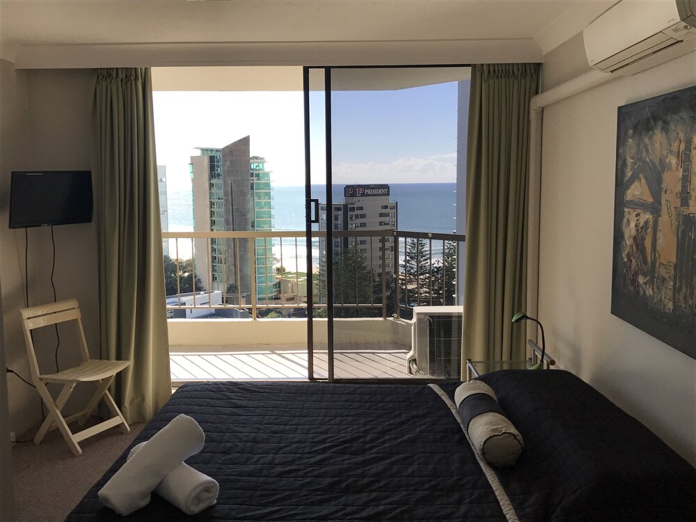 Standard Apartment, 3 Bedrooms, Non Smoking, Kitchen (5 Nights Stay) - Guestroom View