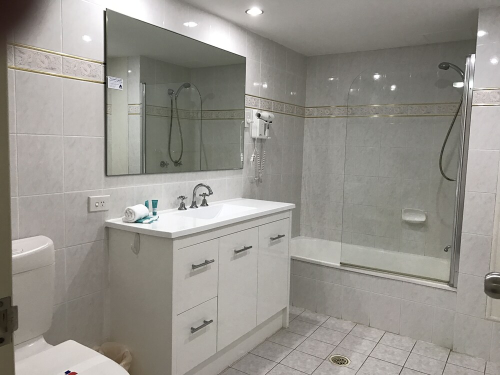 Standard Apartment, 2 Bedrooms, Non Smoking, Kitchen (3 Nights Stay) - Bathroom