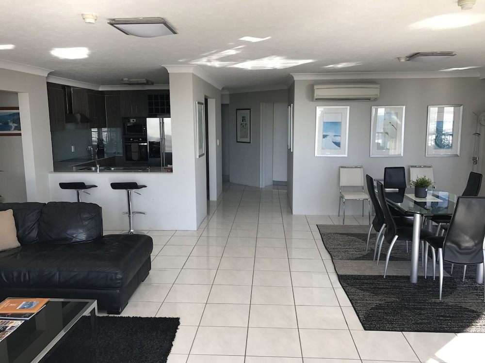 Standard Apartment, 3 Bedrooms, Non Smoking, Kitchen (5 Nights Stay) - Living Area