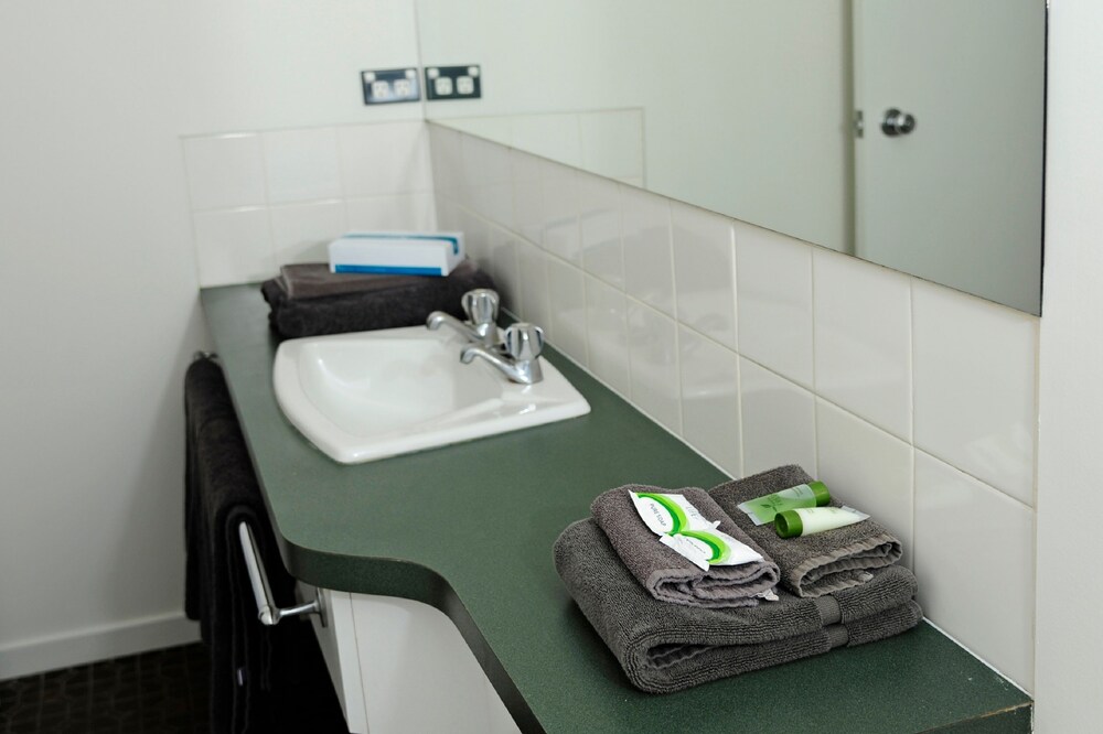 Standard Studio Queen Room - Bathroom