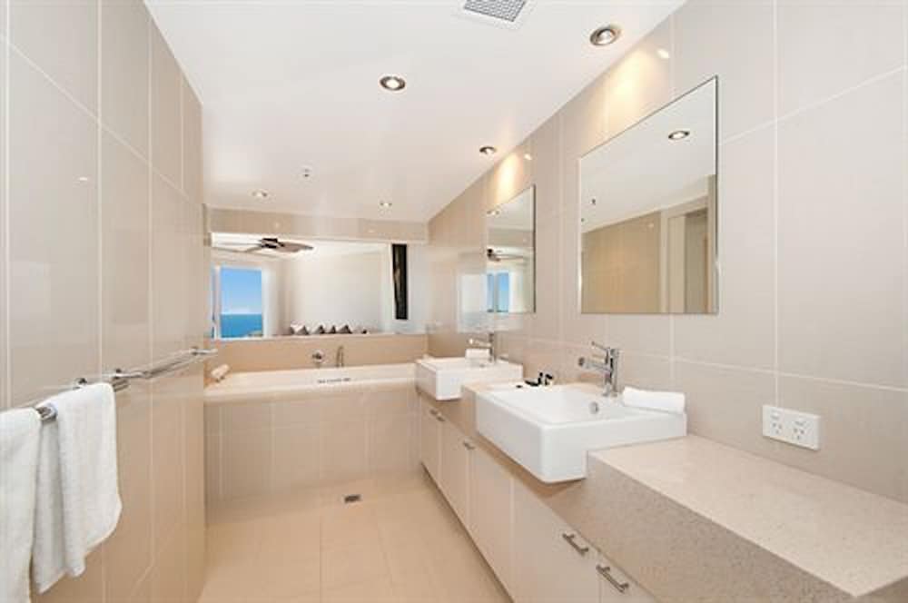 Apartment, 2 Bedrooms, Ocean View - Bathroom