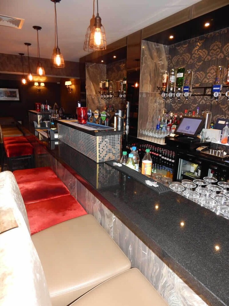 Hotel Bar