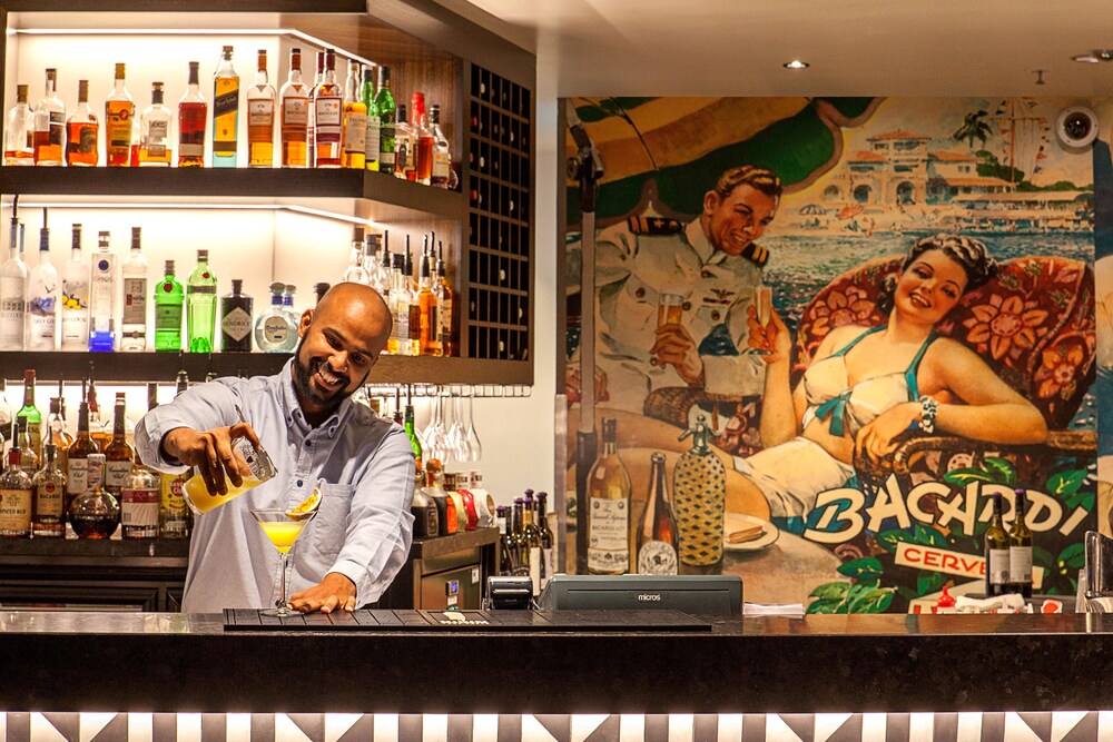 Hotel Bar
