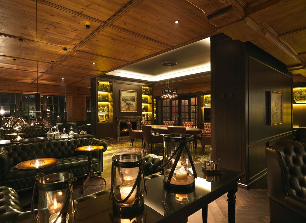 Hotel Bar