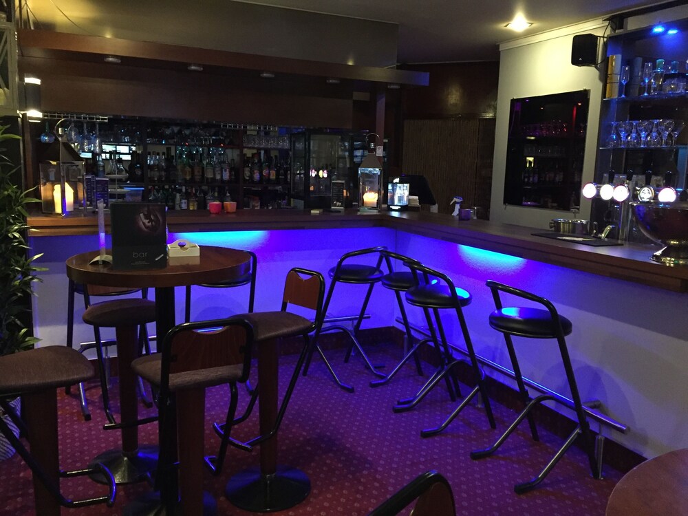 Hotel Bar